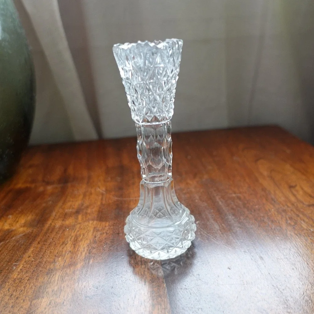 Vintage Clear Cut Glass Bud Vase Diamond Pattern Scalloped Rim 5.2‎ Inch Tall